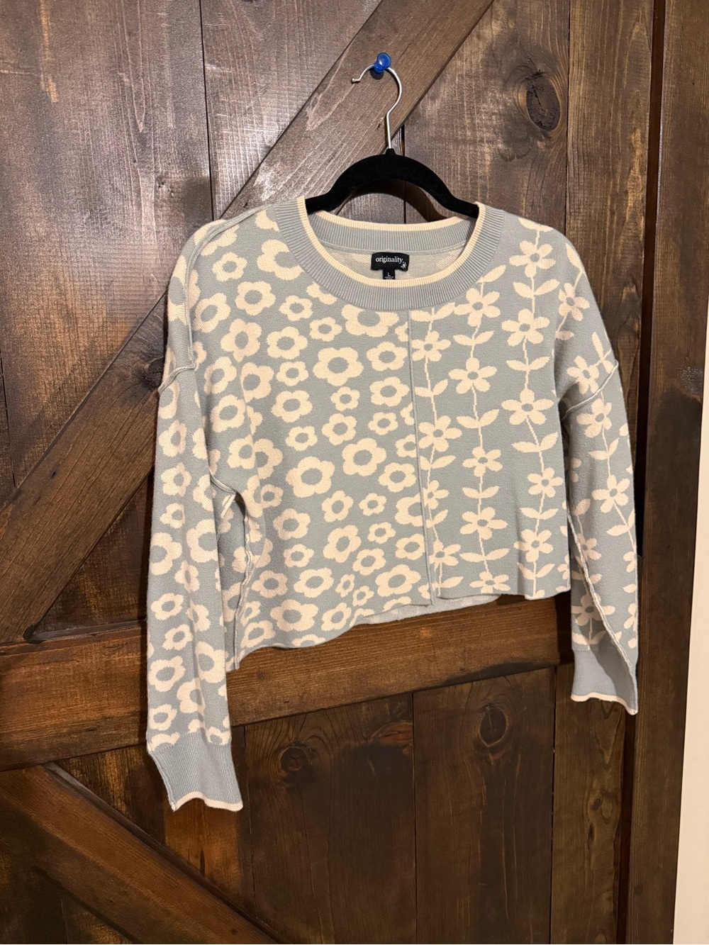 Originality Floral Cropped Crewneck Sweater in Light Blue & Cream